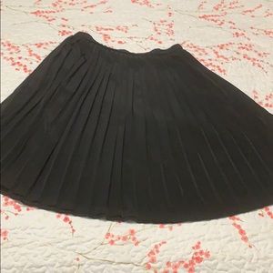 Black Banana Republic pleated skirt